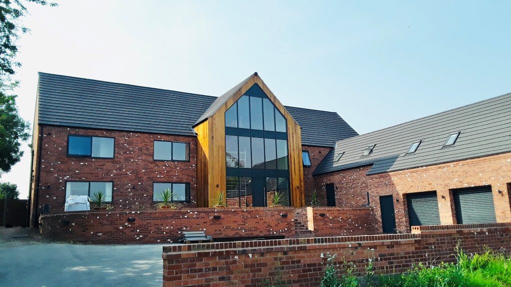 Lincolnshire company Jackson Windows install curtain walling on stunning local property. 