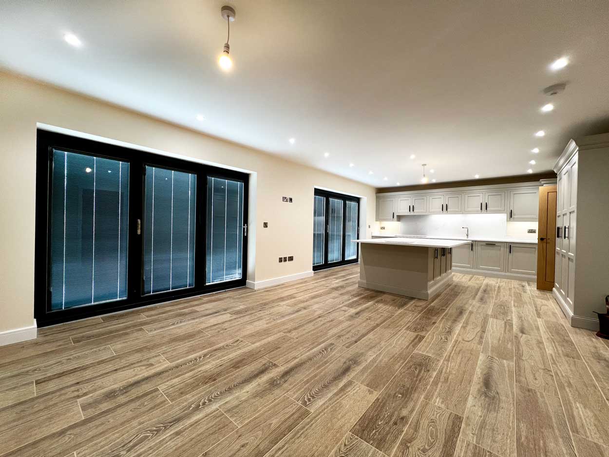 Integral blinds for bifold doors