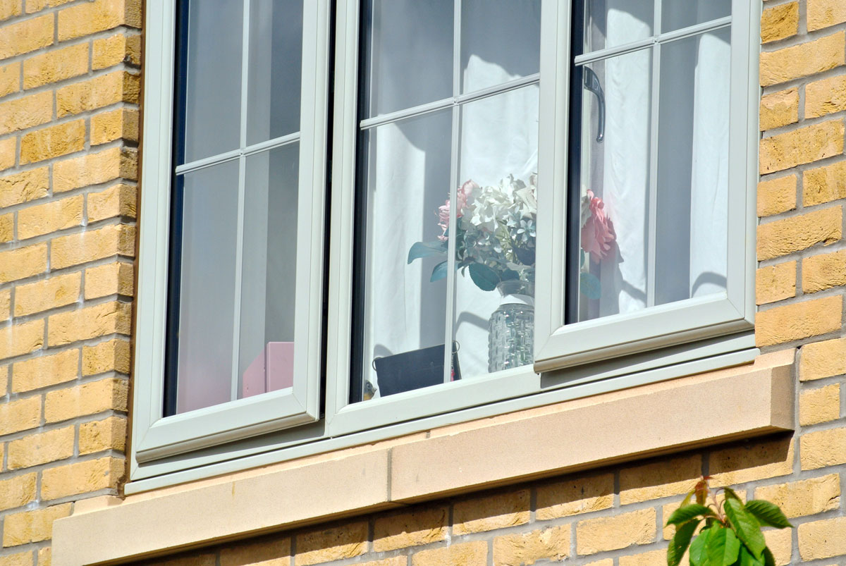 What are the advantages and disadvantages of triple glazing?