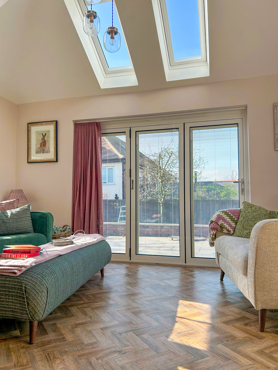 Bifold Doors with Integral Blinds and Roof Lantern